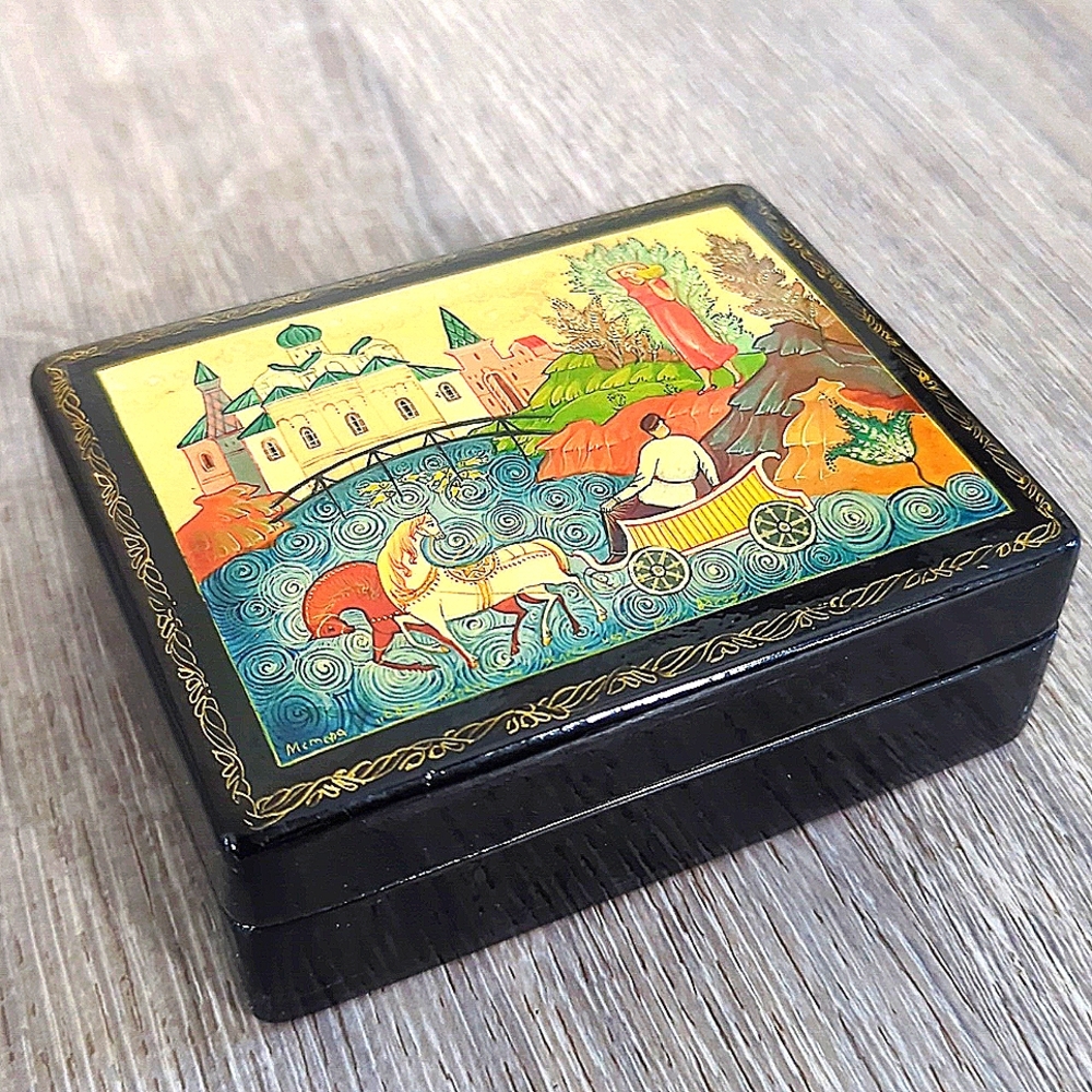 Vintage Russian Lacquer Trinket Box Folk Art